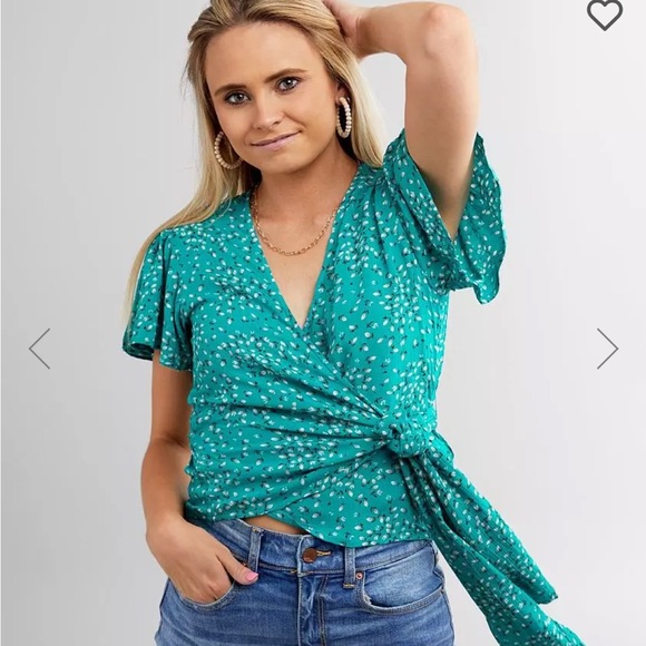 Billabong Wild Gaze Wrap Top. Small. Perfect Condition. Worn once. - Picture 1 of 6